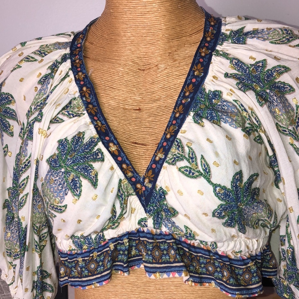 FARM Rio Floral V-Neck Crop Top - White and Blue Size PP - Picture 2 of 10